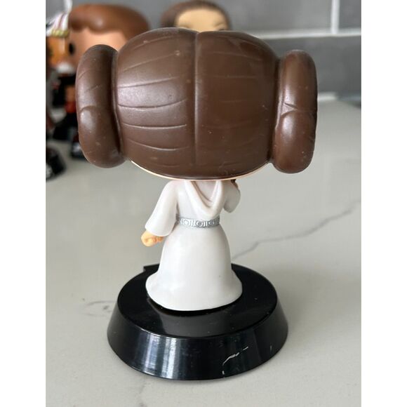 FUNKO STAR WARS Bobble Head Princess Leia with Buns - Picture 3 of 4